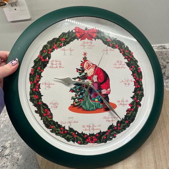 Christmas Musical Light Activated Analog Wall Clock Santa & Wreath 12 Carols - Picture 2 of 6